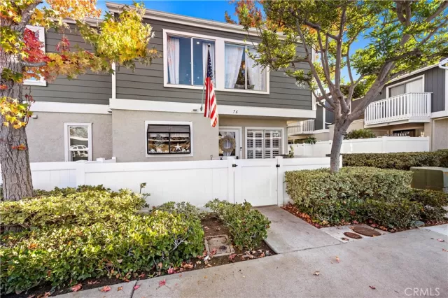 MLS: OC22245025 Condo For Sale