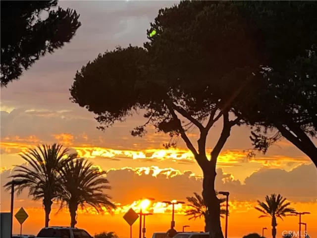 MLS: OC22245339 Condo For Sale