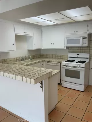 Photo #2: OC22246050 Listing 