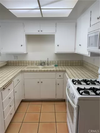 Photo #3: OC22246050 Listing 