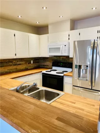 Photo #4: OC22246067 Listing 