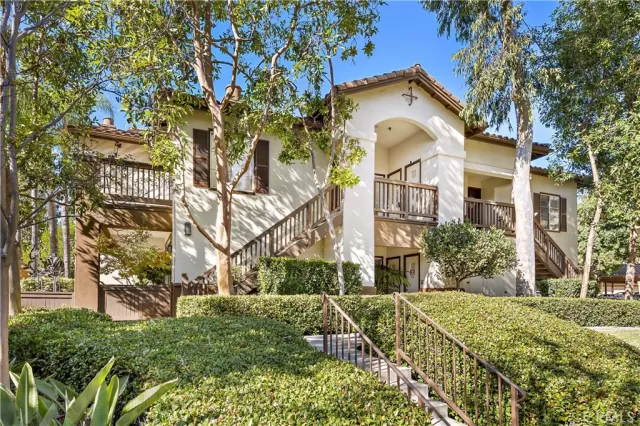 MLS: OC22246137 Condo For Sale