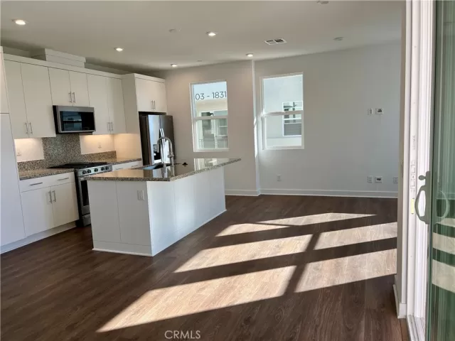 MLS: OC22246292 Condo For Sale