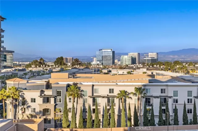 MLS: OC22246423 Condo For Sale