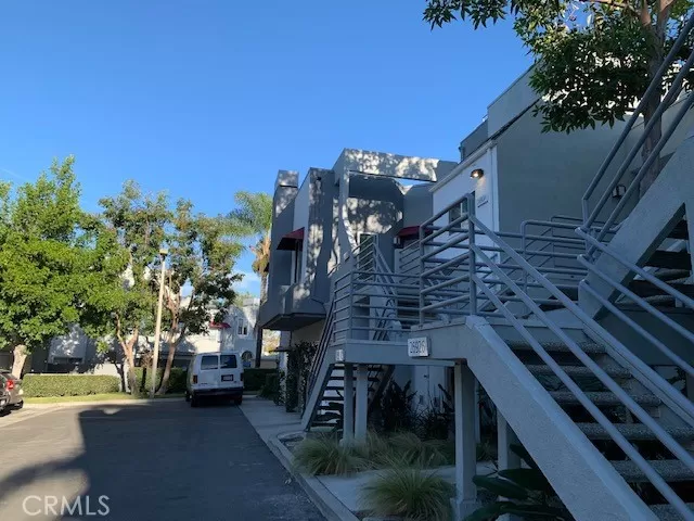 MLS: OC22246533 Condo For Sale