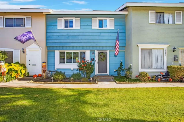 MLS: OC22246784 Condo For Sale