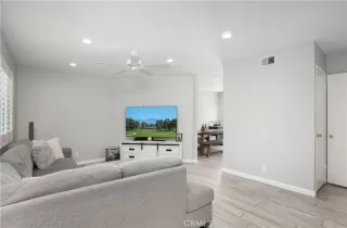 Photo #6: OC22246784 Listing 