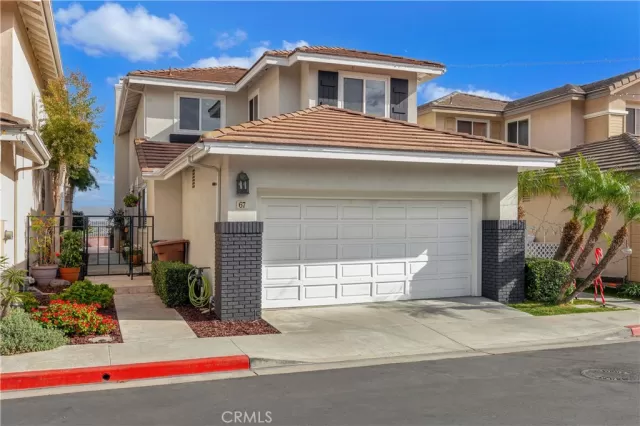 MLS: OC22246995 Condo For Sale