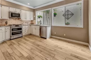 Photo #6: OC22246995 Listing 