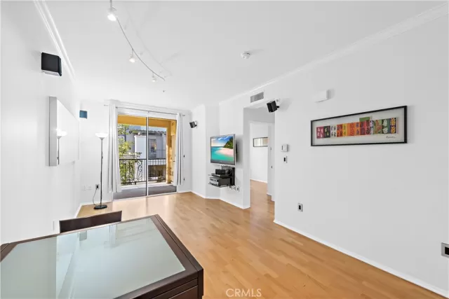 MLS: OC22247071 Condo For Sale