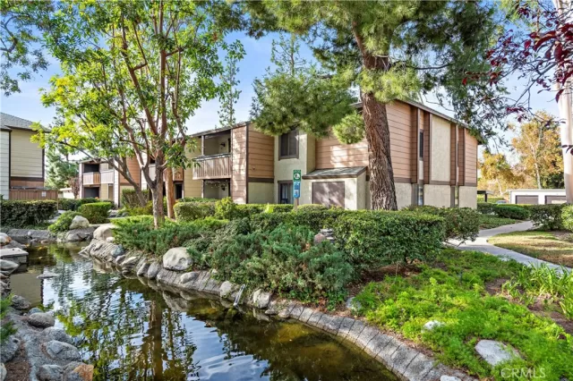 MLS: OC22247202 Condo For Sale