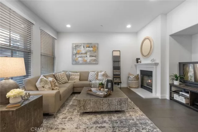 MLS: OC22247277 Condo For Sale