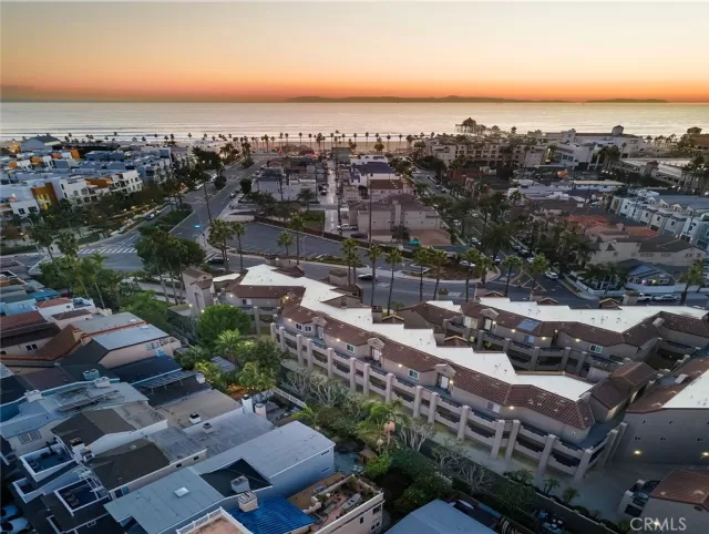 MLS: OC22247293 Condo For Sale