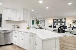 Photo #6: OC22247293 Listing 