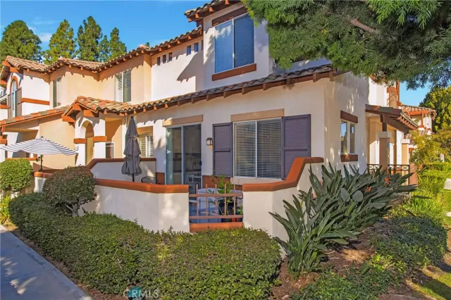 MLS: OC22247470 Condo For Sale