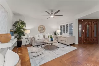 Photo #5: OC22247537 Listing