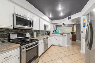 Photo #5: OC22247727 Listing