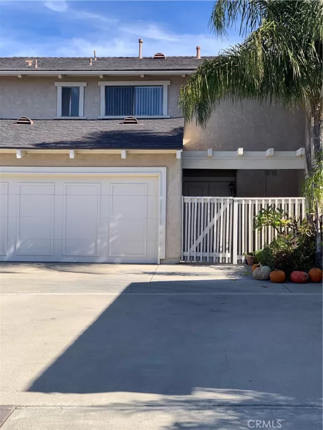 MLS: OC22247949 Condo For Sale