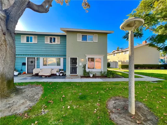 MLS: OC22248086 Condo For Sale