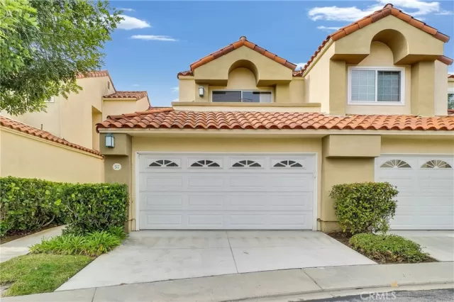 MLS: OC22248117 Condo For Sale