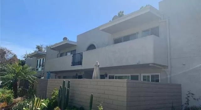 MLS: OC22248333 Condo For Sale