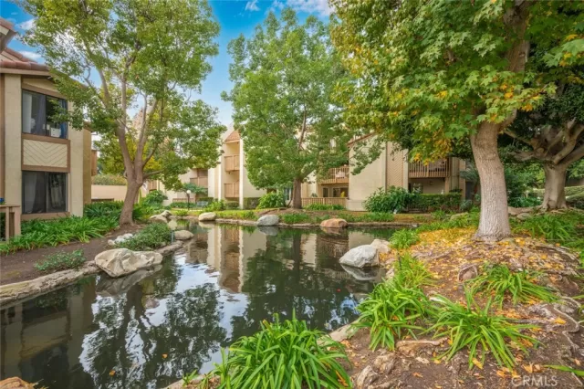 MLS: OC22248537 Condo For Sale