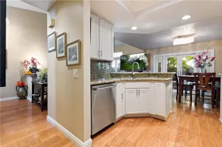 Photo #5: OC22248884 Listing 