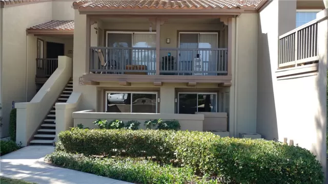 MLS: OC22249199 Condo For Sale