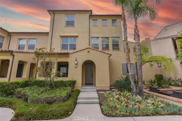 MLS: OC22249336 Condo For Sale