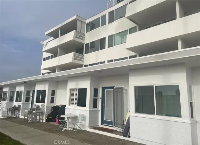 MLS: OC22249344 Condo For Sale