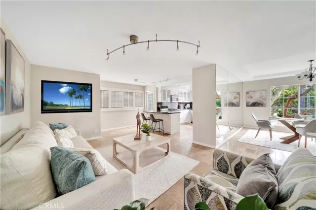 MLS: OC22249440 Condo For Sale