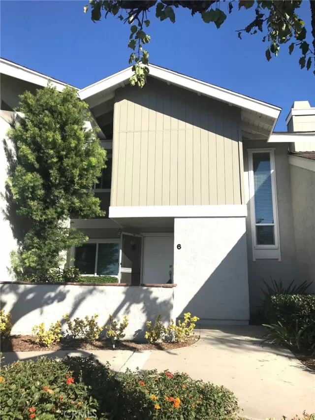 MLS: OC22249753 Condo For Sale