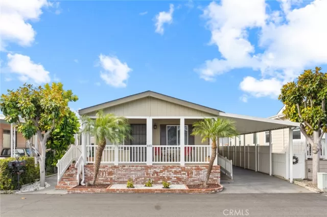 MLS: OC22249760 Condo For Sale