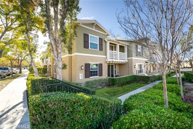 MLS: OC22249901 Condo For Sale