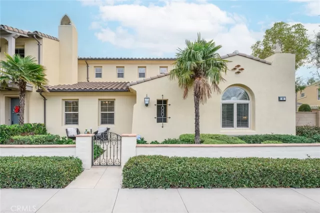 MLS: OC22249942 Condo For Sale