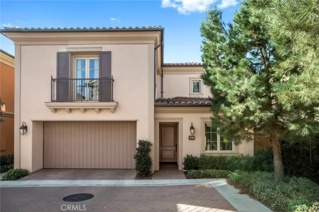 MLS: OC22249993 Condo For Sale