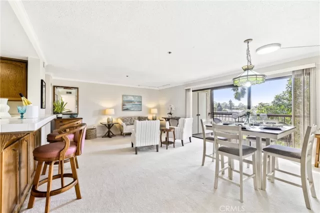 MLS: OC22250214 Condo For Sale