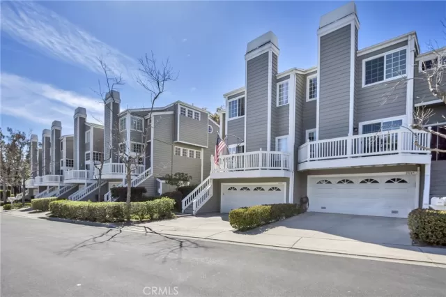 MLS: OC22250291 Condo For Sale