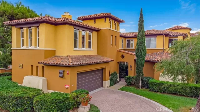 MLS: OC22250624 Condo For Sale