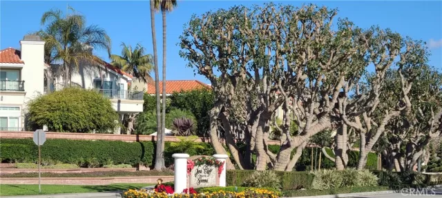 MLS: OC22251060 Condo For Sale