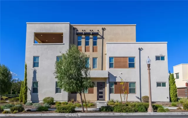 MLS: OC22251431 Condo For Sale