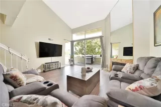 Photo #2: OC22251532 Listing