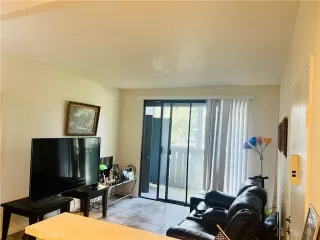 Photo #2: OC22252144 Listing 