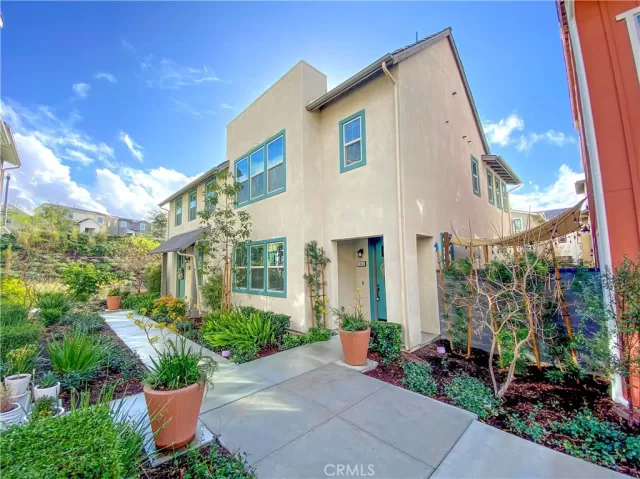 MLS: OC22252609 Condo For Sale