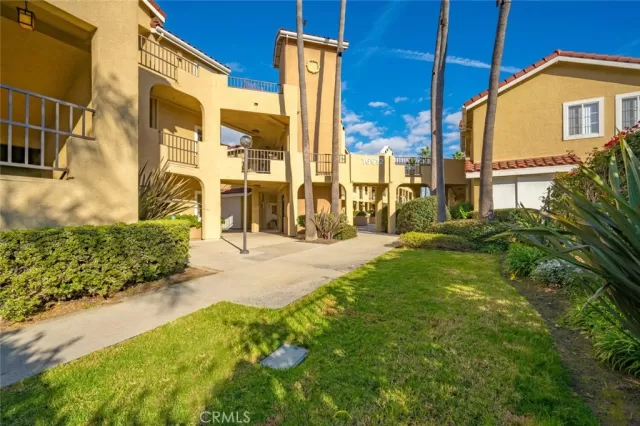MLS: OC22252837 Condo For Sale