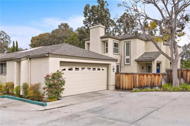 MLS: OC22253012 Condo For Sale