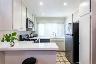 Photo #4: OC22253056 Listing