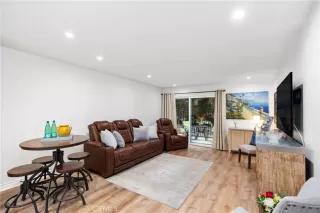 Photo #2: OC22253257 Listing