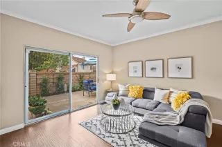 Photo #6: OC22253418 Listing 