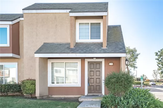 MLS: OC22253863 Condo For Sale